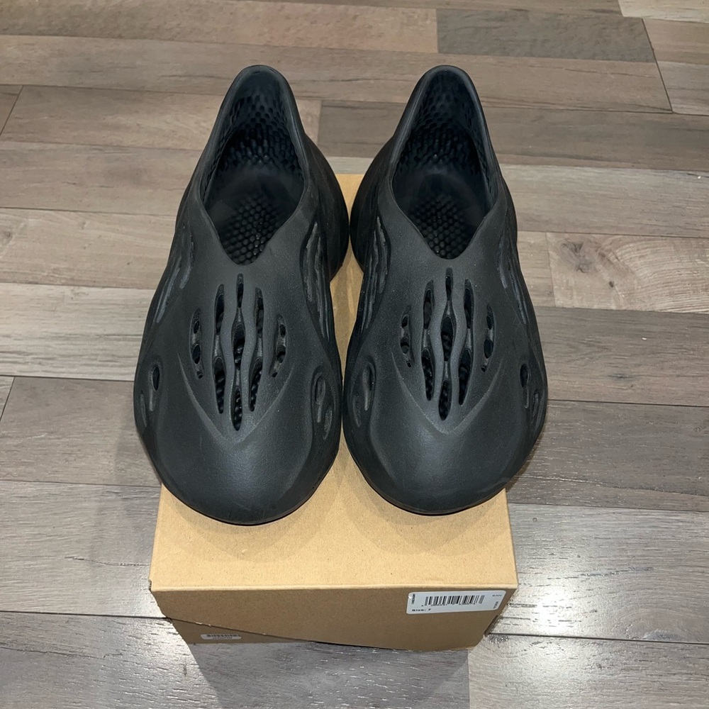 Onyx Foam Runners